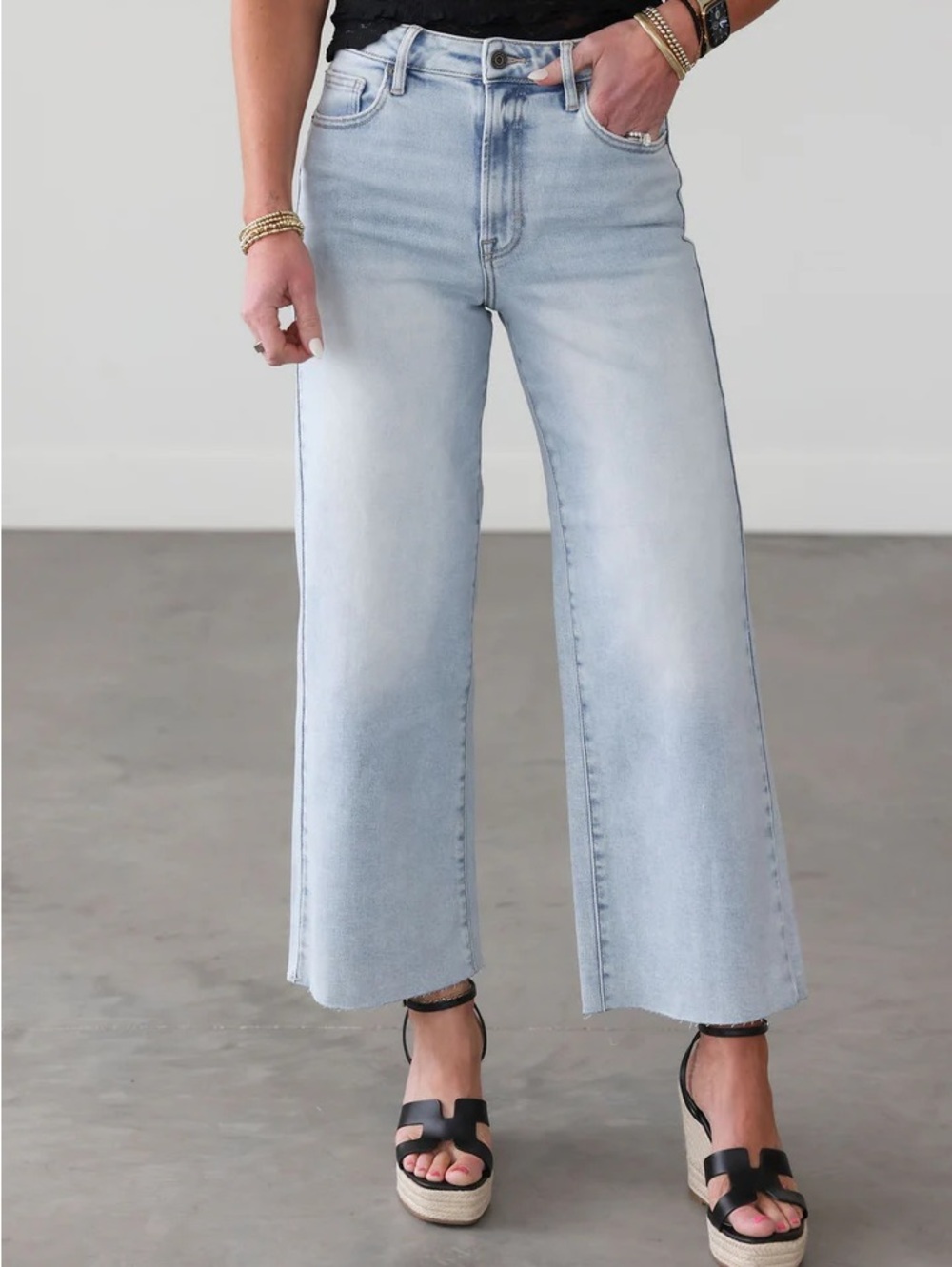 Hidden Jeans Sandie Wide Leg High Rise Size 2/23 Light Wash Stretch Denim Retro